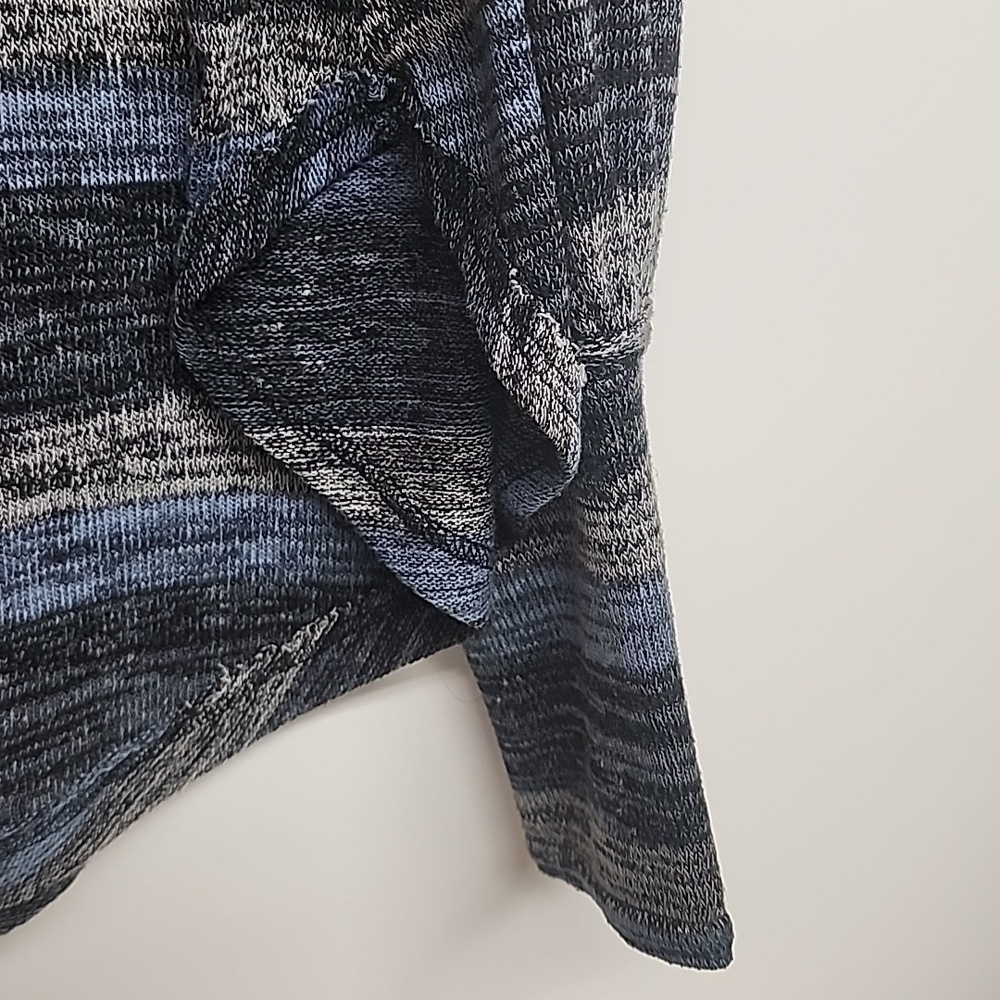 Free People oversized sz M blue, black, gray long sleeves, scoop neck top. - Picture 3 of 9
